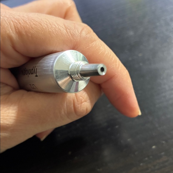 Typology L72 — Overnight Repairing Lip Mask
1% Ceramides + Hyaluronic Acid - Picture 5 of 5